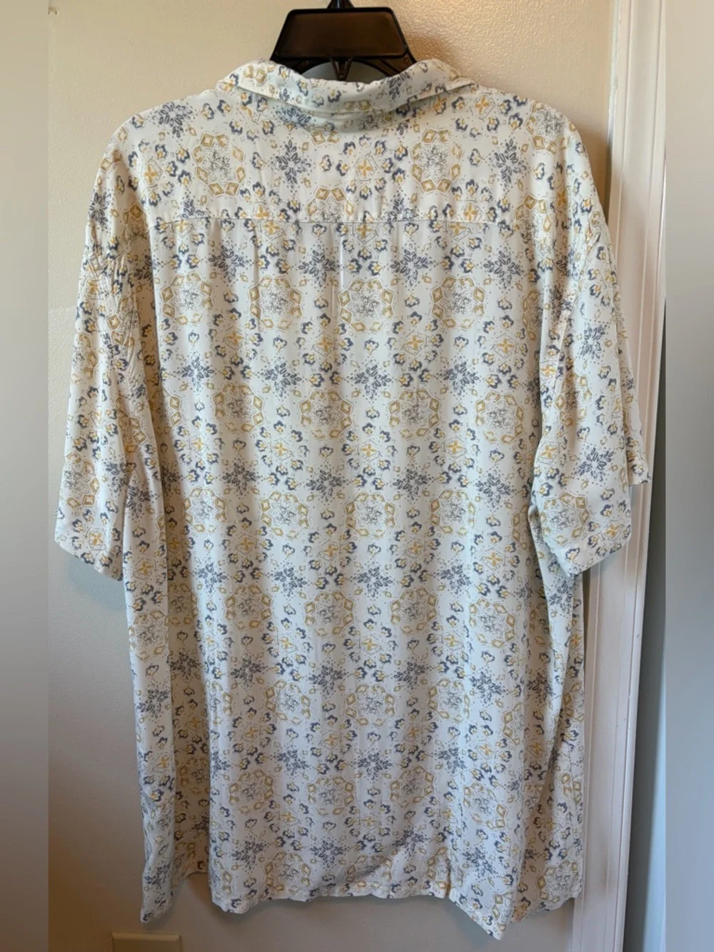 Levi's White Short-Sleeve Floral Button-Down Shirt with Yellow Accents